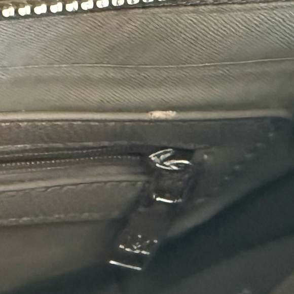 4/$20 Badgley Mischka NWOT cross body purse with logo bow detail - Picture 7 of 13